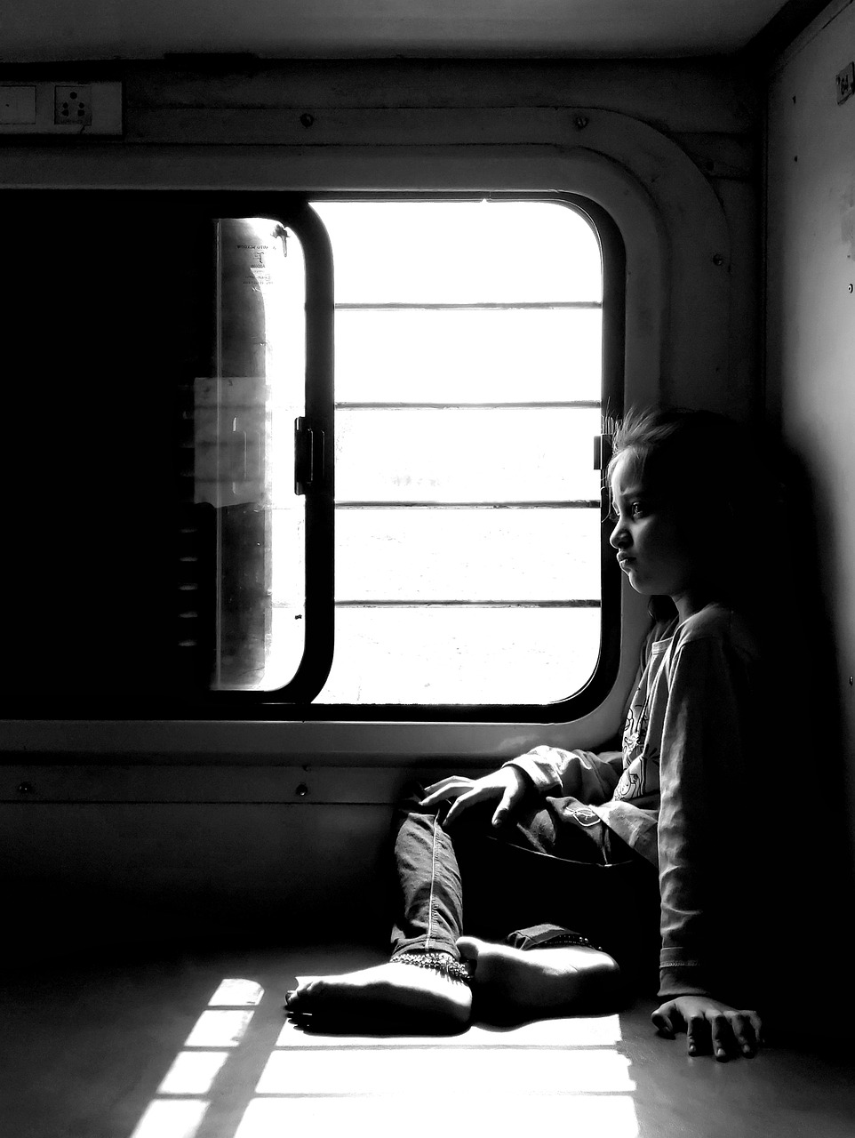 train, child, sad-7029130.jpg